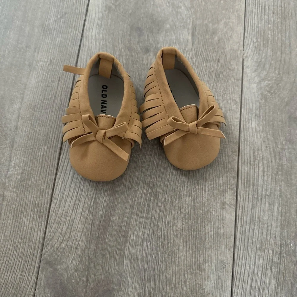 old navy tan moccasin booties baby girl 0-3 months never worn